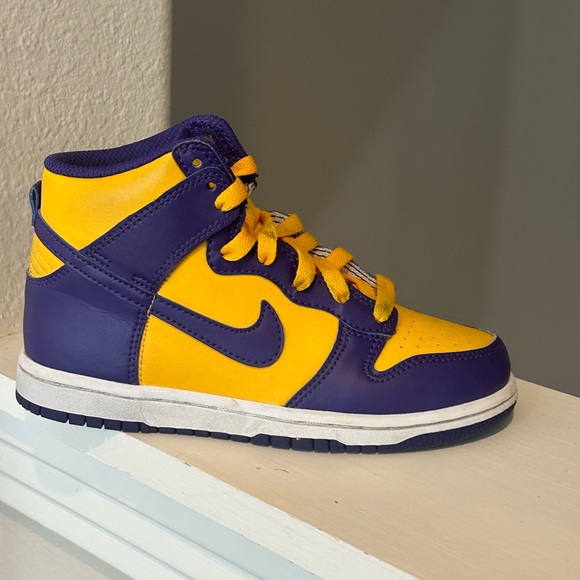 Nike Dunk High GS Lakers Court Kids Shoes 13C Purple Gold Sneakers DZ4455-500 - Picture 2 of 9